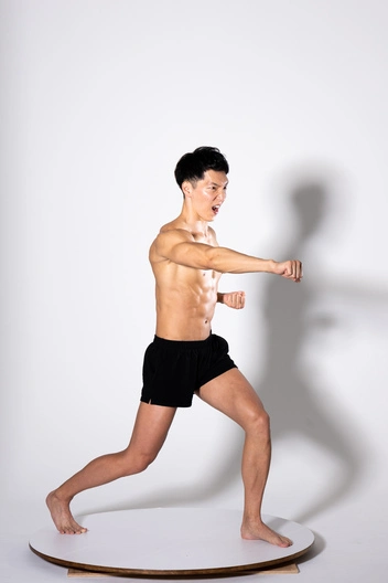 Muscle reference of 突きのポーズ(空手）. id: 01H0MTMVAVZ9EWQBTBMXRD1BG7-00011